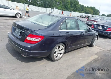 2010 Mercedes-Benz C 300 Luxury 4Matic/Sport 4Matic z USA, uszkodzony, nr VIN WDDGF8BB9AF473104